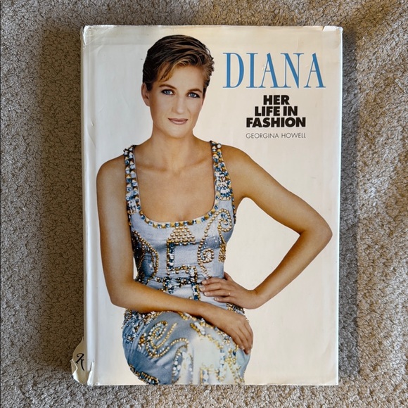 Princess Diana, her life in fashion coffee table book - Picture 9 of 9
